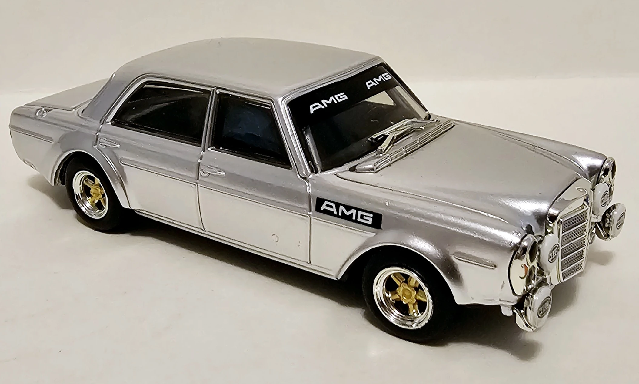 Mercedes-Benz 300 SEL 6.8 AMG