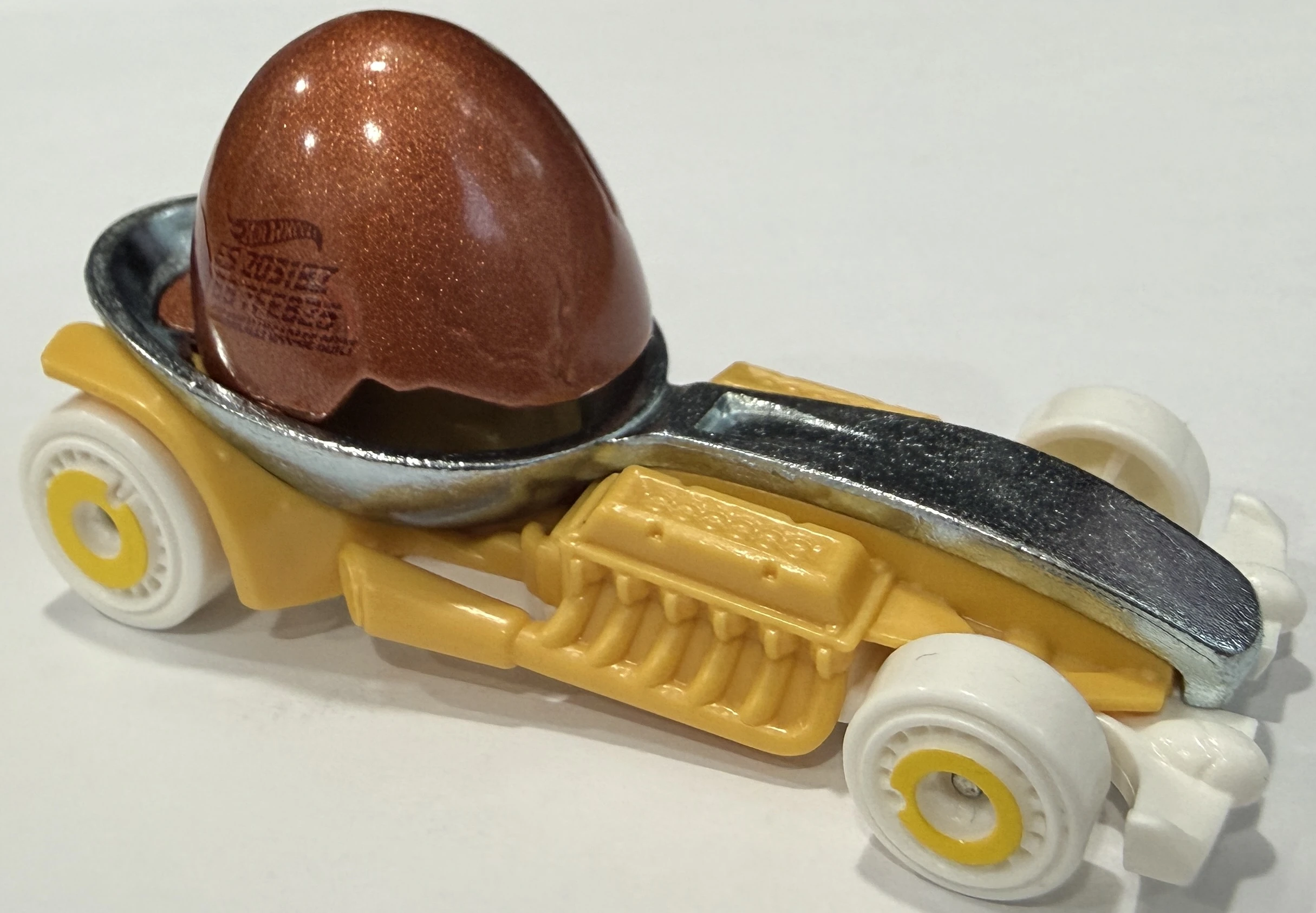 Eggshelleracer